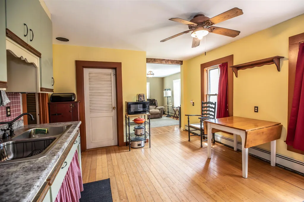 16 Newman Street Hillsborough NH 03244