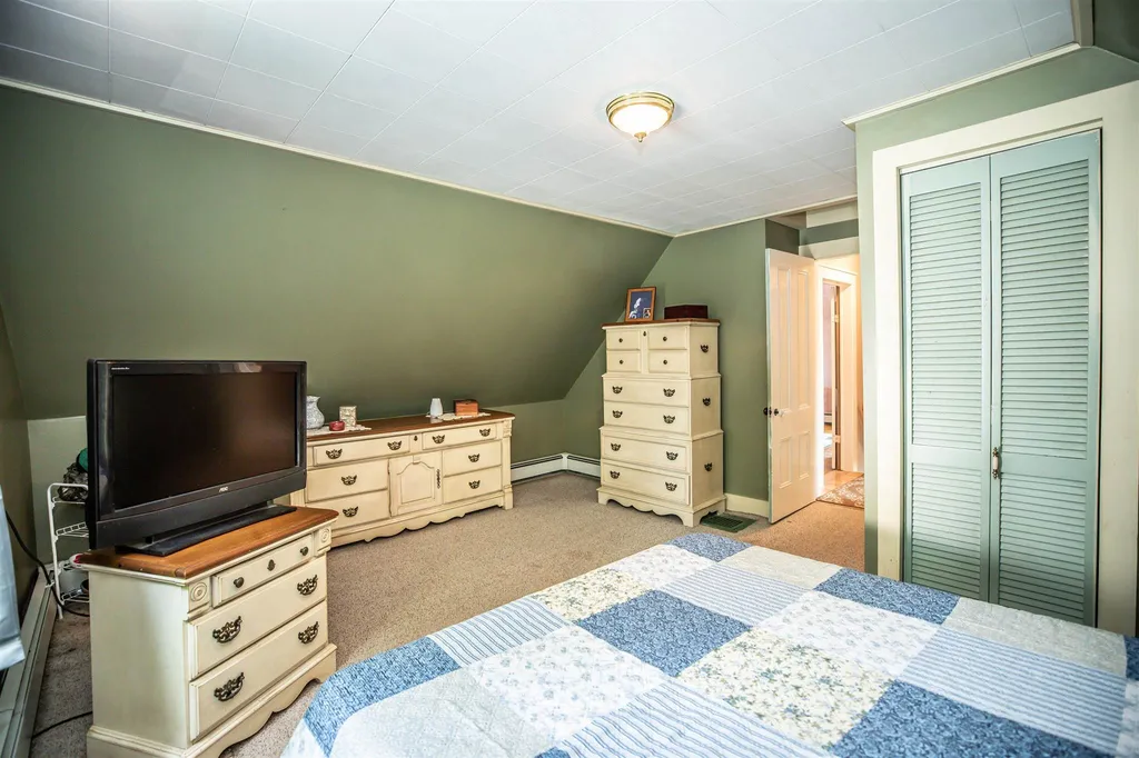 16 Newman Street Hillsborough NH 03244