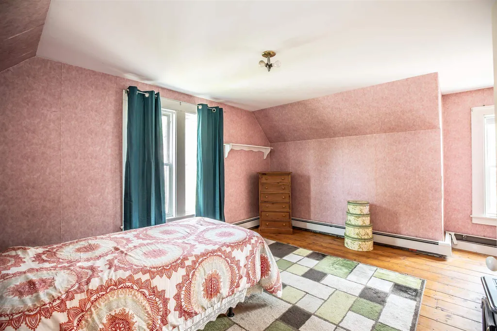 16 Newman Street Hillsborough NH 03244