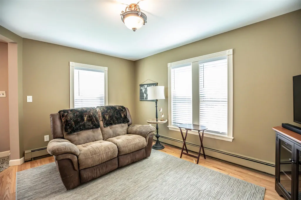 16 Newman Street Hillsborough NH 03244