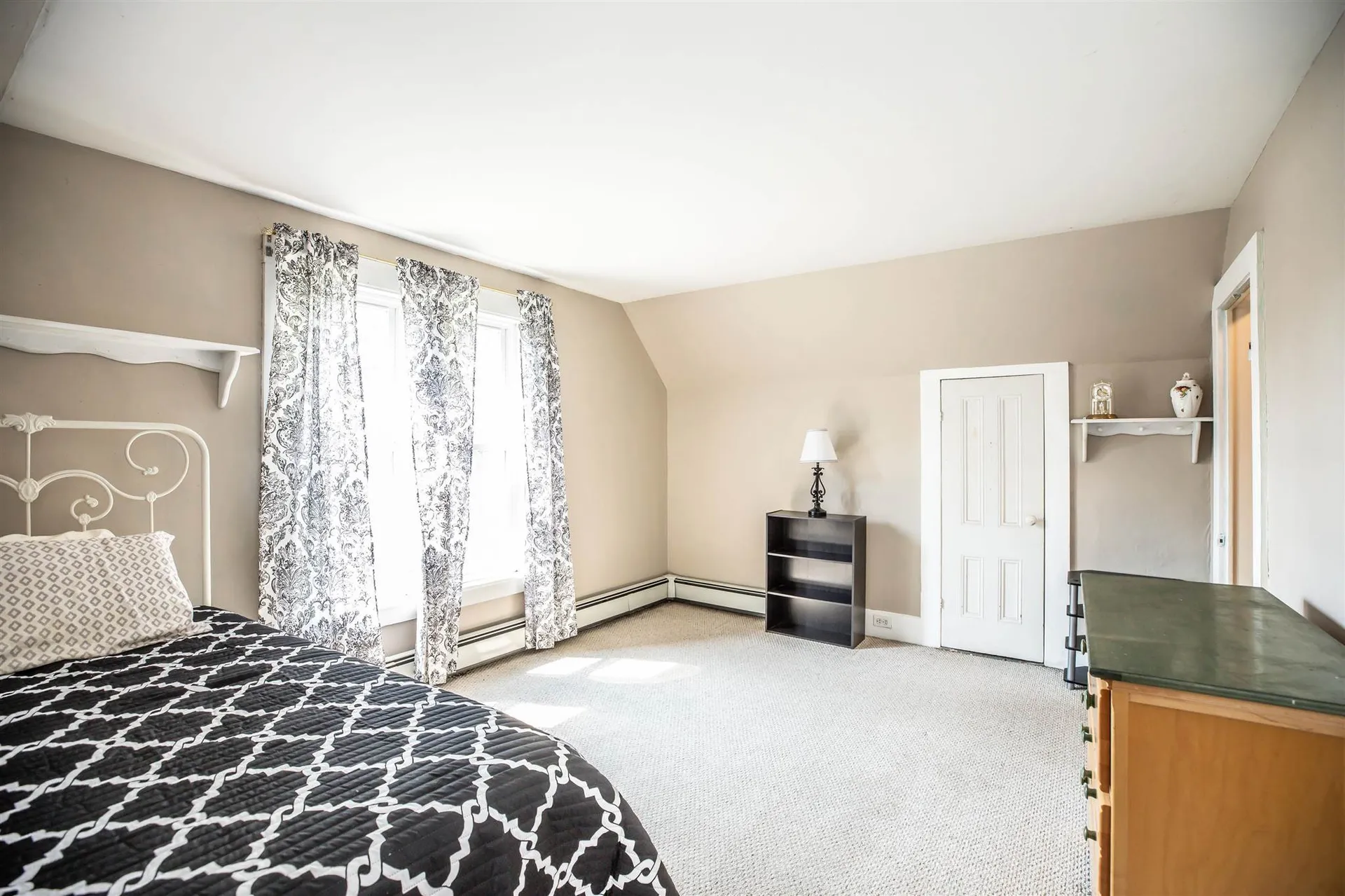16 Newman Street Hillsborough NH 03244