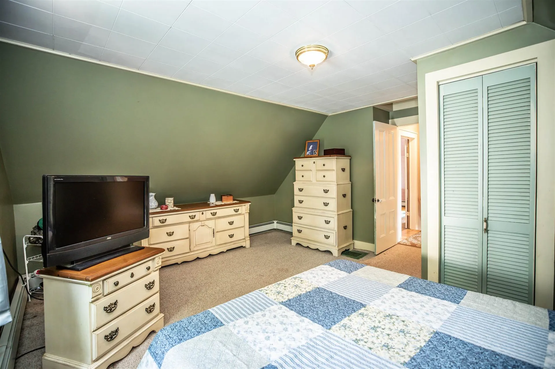16 Newman Street Hillsborough NH 03244