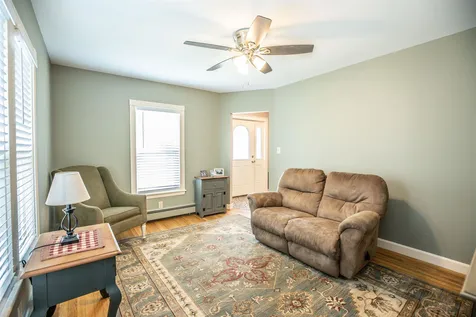 16 Newman Street Hillsborough NH 03244