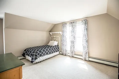 16 Newman Street Hillsborough NH 03244