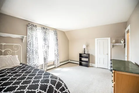 16 Newman Street Hillsborough NH 03244