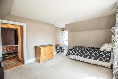 16 Newman Street Hillsborough NH 03244