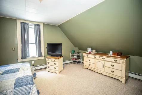 16 Newman Street Hillsborough NH 03244