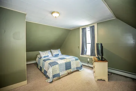 16 Newman Street Hillsborough NH 03244