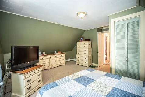 16 Newman Street Hillsborough NH 03244