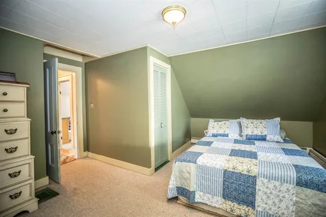 16 Newman Street Hillsborough NH 03244