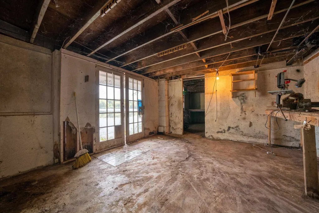 77 Cove Street Goffstown NH 03045