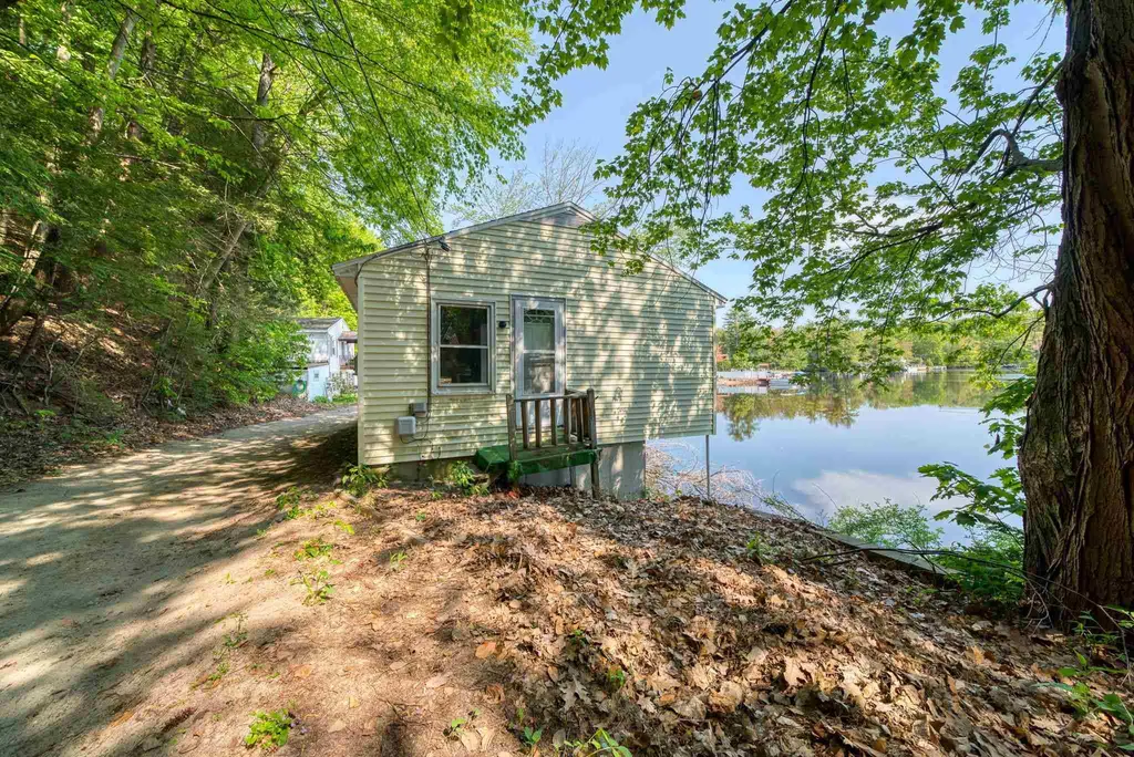 77 Cove Street Goffstown NH 03045