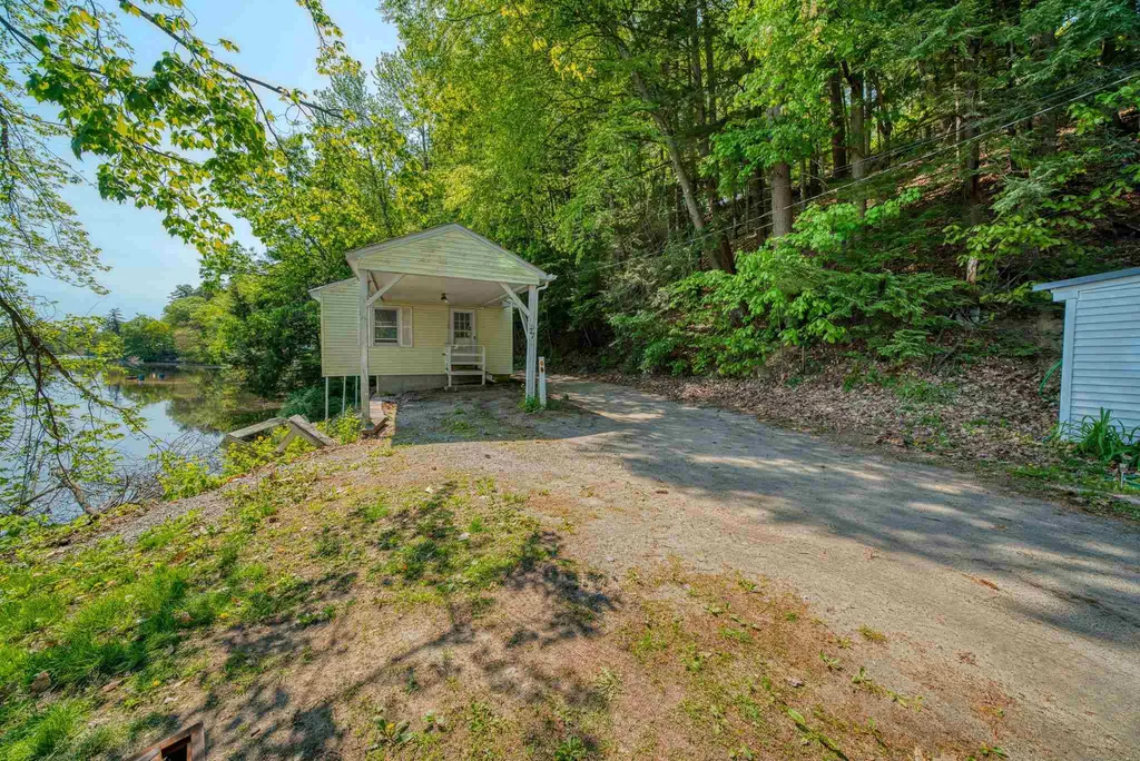77 Cove Street Goffstown NH 03045