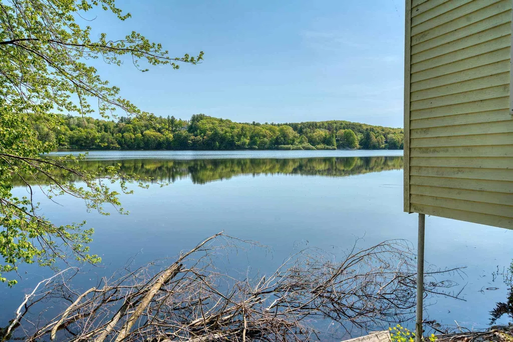 77 Cove Street Goffstown NH 03045