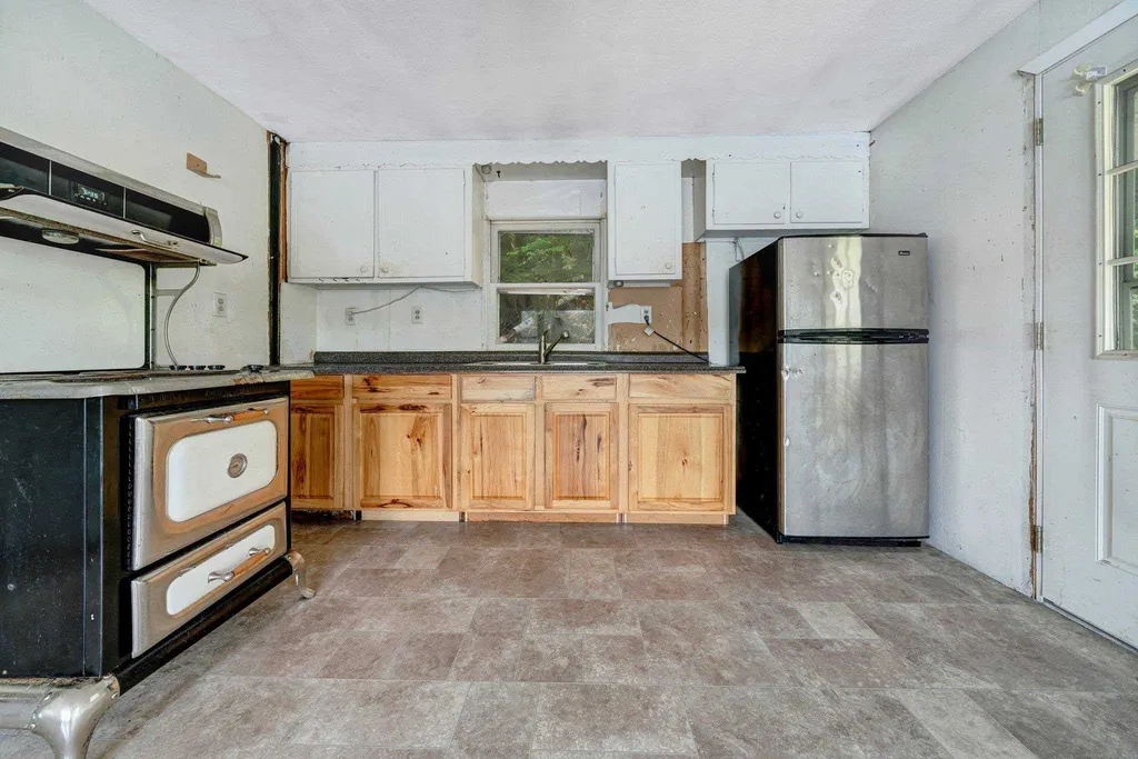 77 Cove Street Goffstown NH 03045