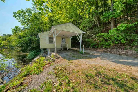 77 Cove Street Goffstown NH 03045