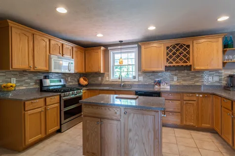 34 Sandy Brook Street Manchester NH 03103