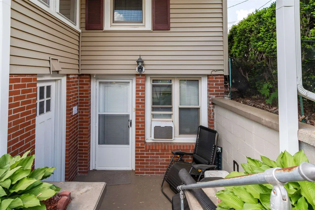 63 Lund Street Nashua NH 03060