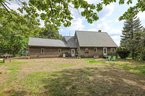 24 Lawrence Road Weare NH 03281