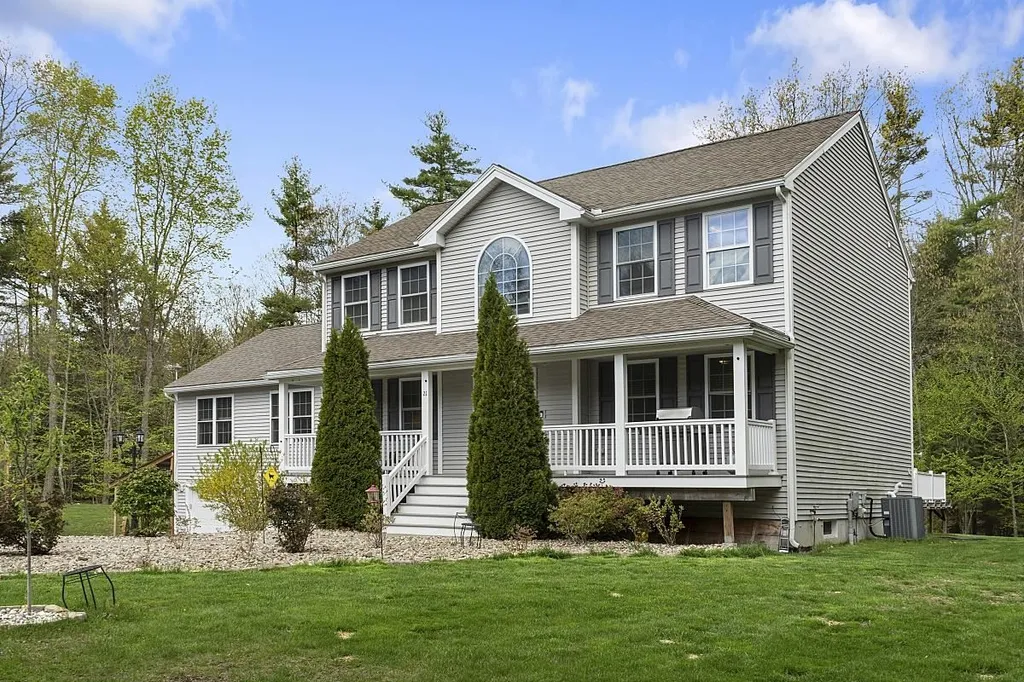 21 Meadow Brook Crossing Sandown NH 03873
