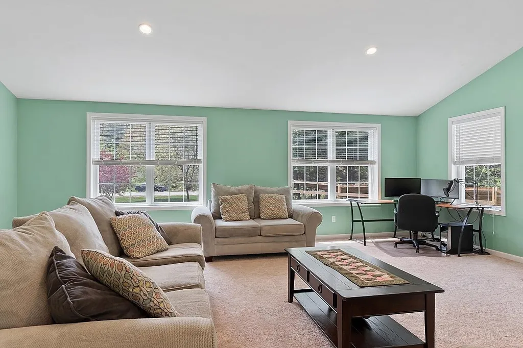 21 Meadow Brook Crossing Sandown NH 03873