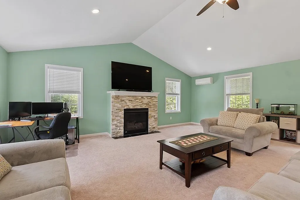 21 Meadow Brook Crossing Sandown NH 03873