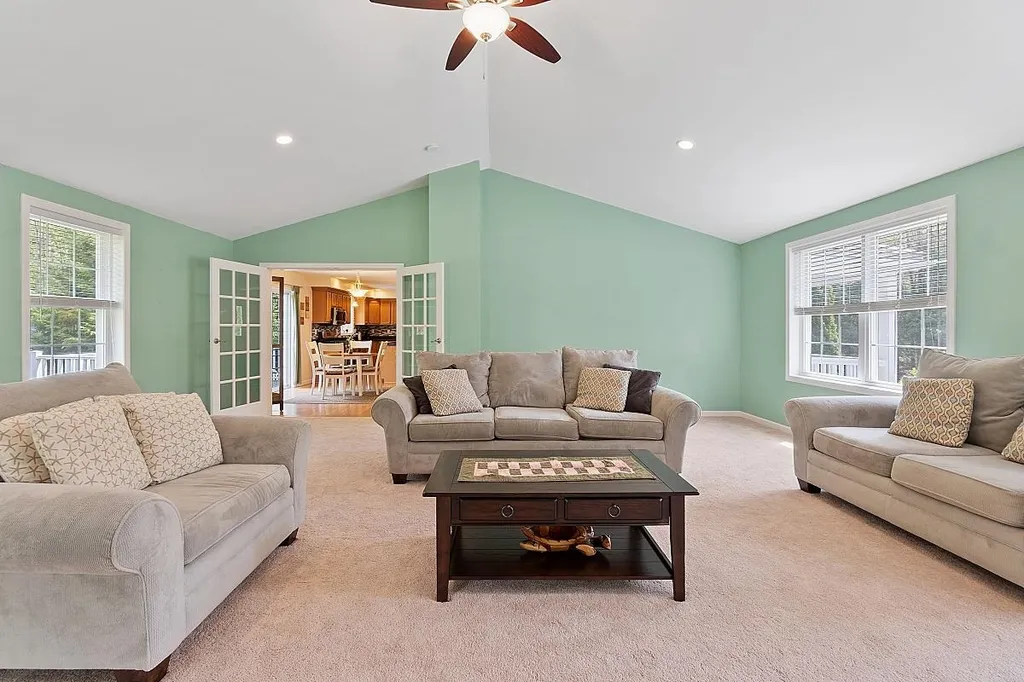 21 Meadow Brook Crossing Sandown NH 03873