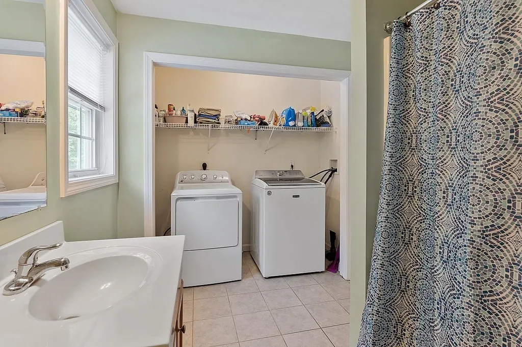 21 Meadow Brook Crossing Sandown NH 03873