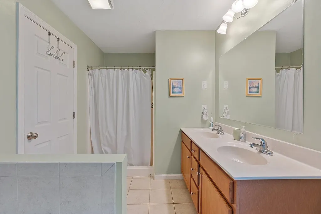 21 Meadow Brook Crossing Sandown NH 03873