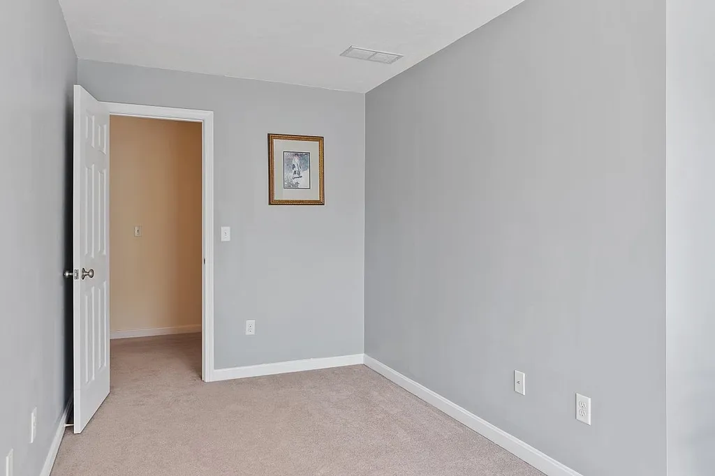 21 Meadow Brook Crossing Sandown NH 03873