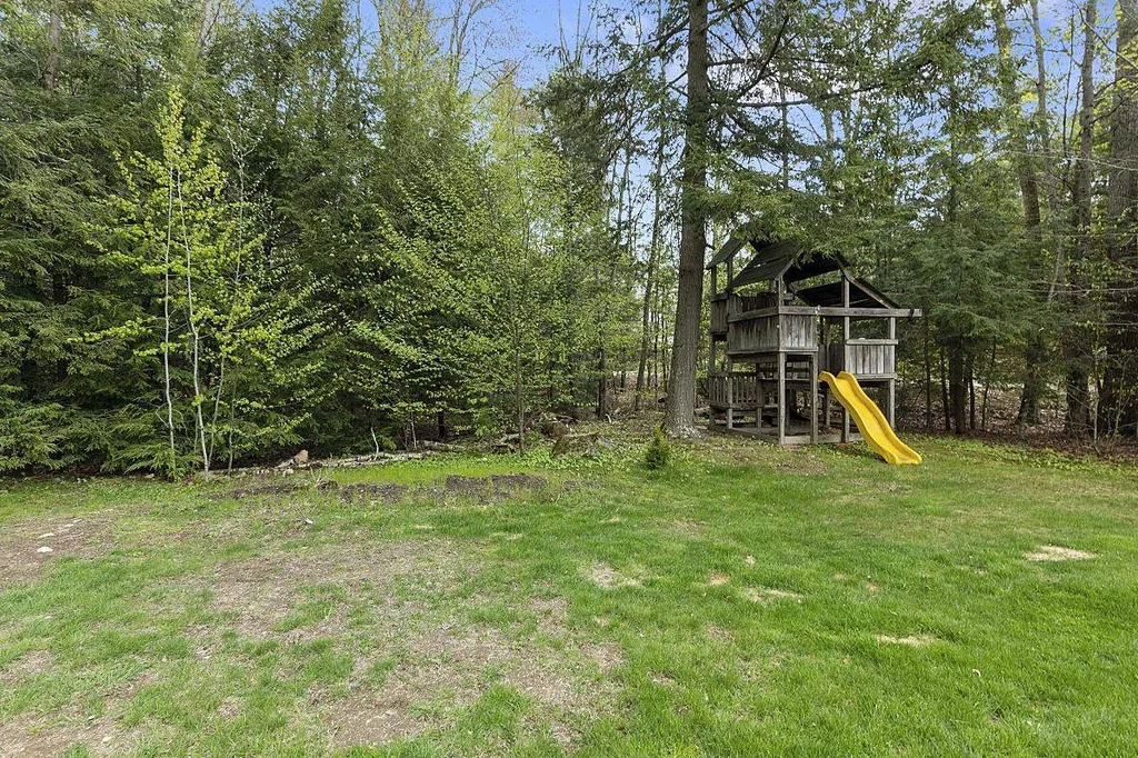 21 Meadow Brook Crossing Sandown NH 03873