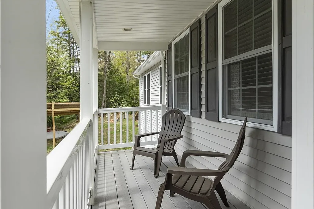 21 Meadow Brook Crossing Sandown NH 03873