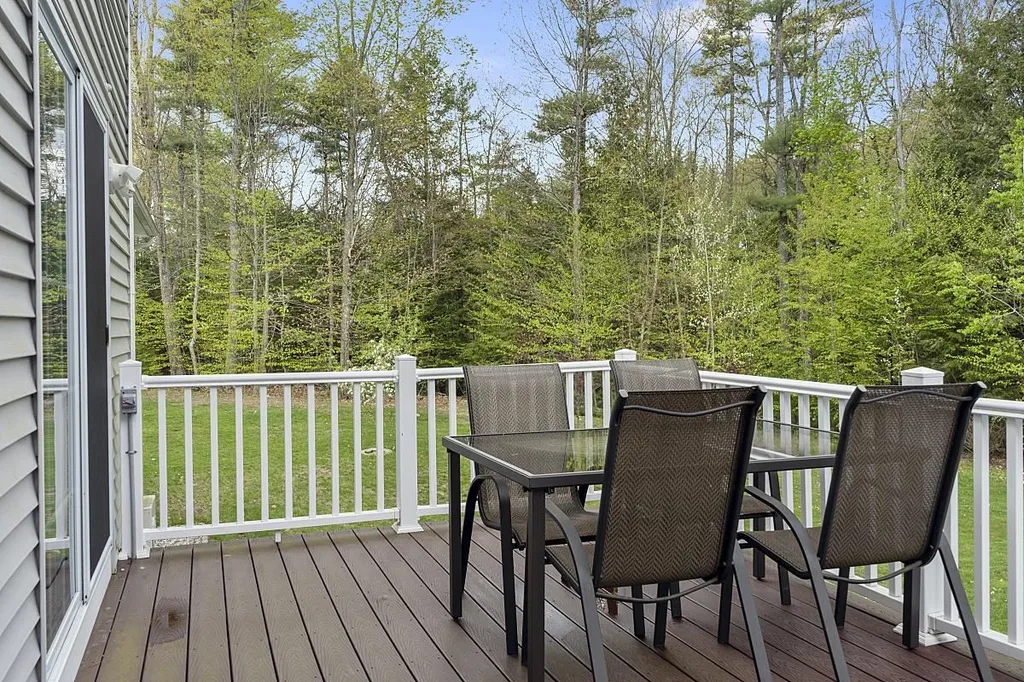 21 Meadow Brook Crossing Sandown NH 03873
