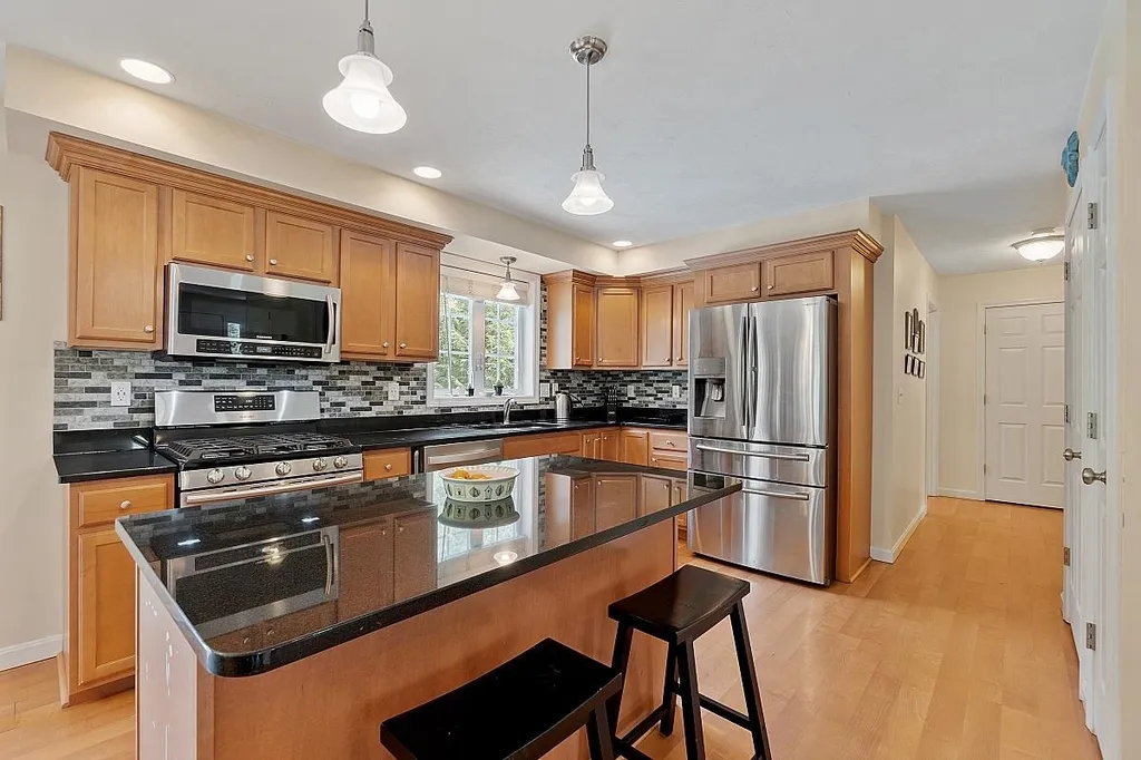 21 Meadow Brook Crossing Sandown NH 03873