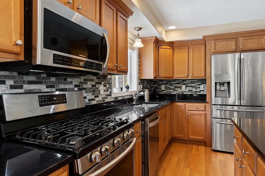 21 Meadow Brook Crossing Sandown NH 03873