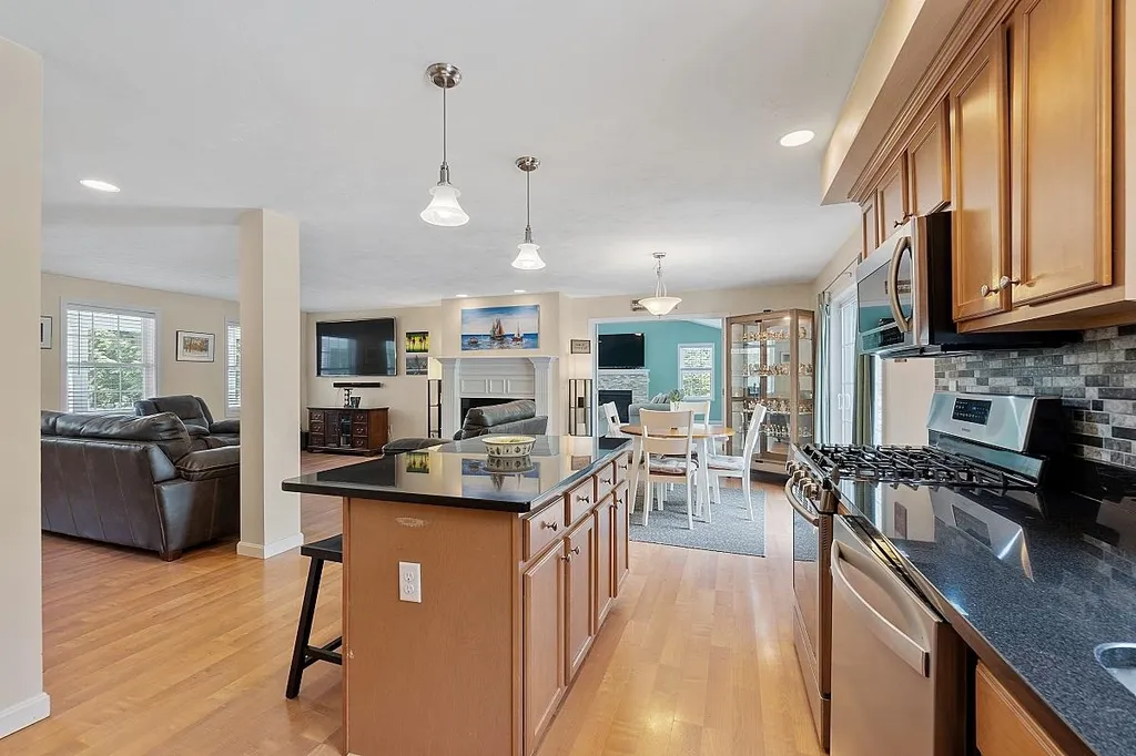 21 Meadow Brook Crossing Sandown NH 03873