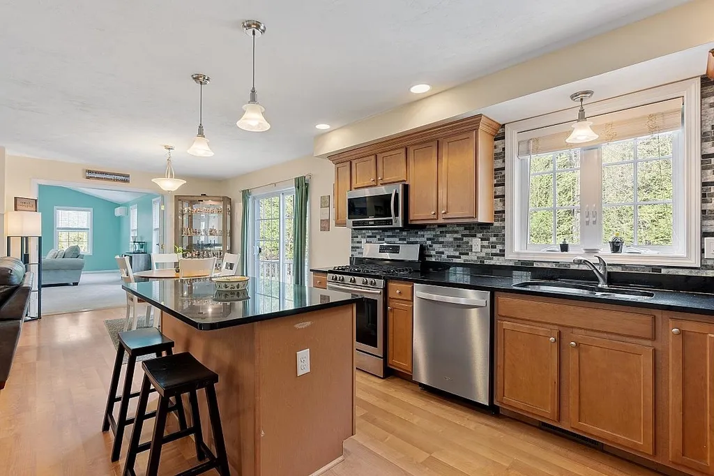 21 Meadow Brook Crossing Sandown NH 03873