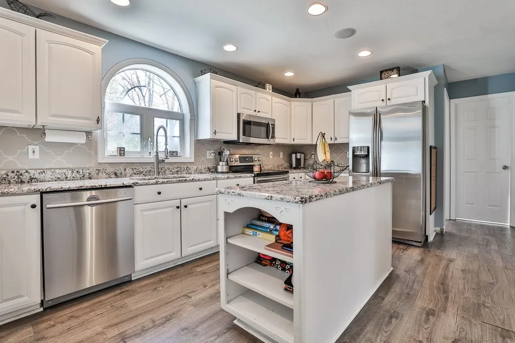 164 Forest Drive Auburn NH 03032
