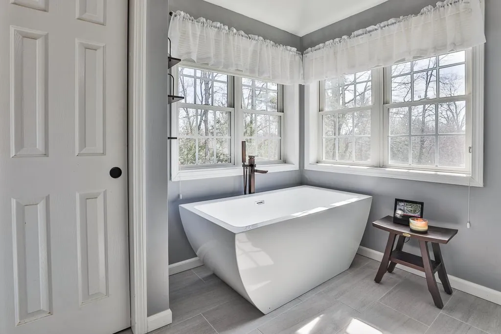 164 Forest Drive Auburn NH 03032