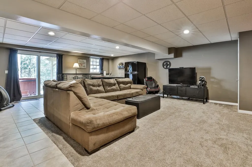 164 Forest Drive Auburn NH 03032