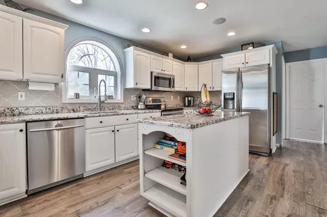164 Forest Drive Auburn NH 03032