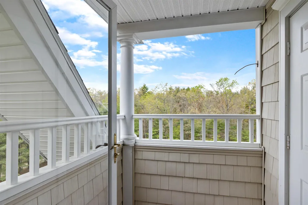 2 Sterling Hill Lane Exeter NH 03833