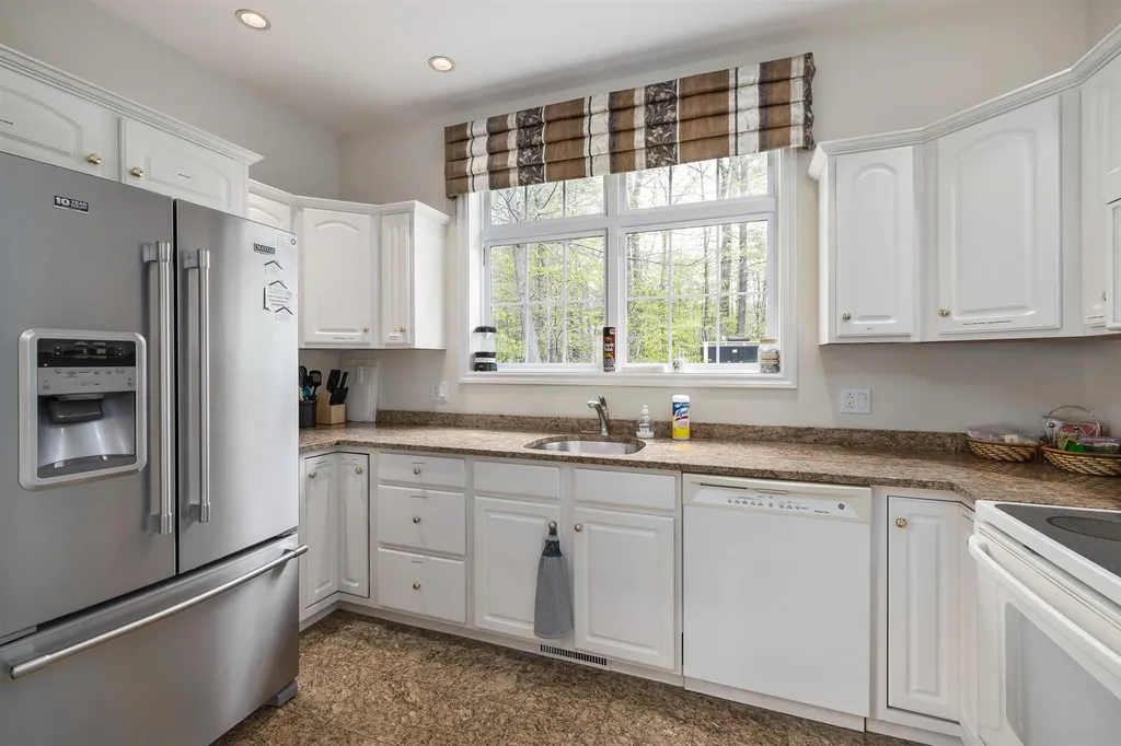 2 Sterling Hill Lane Exeter NH 03833