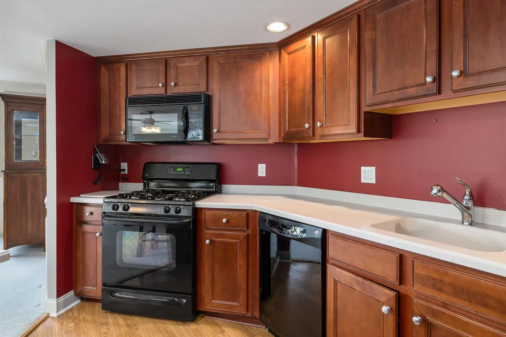 2 Sterling Hill Lane Exeter NH 03833
