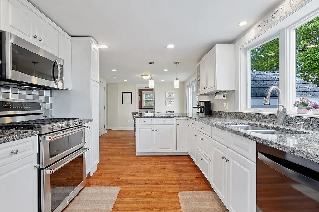 9 Post Road North Hampton NH 03862