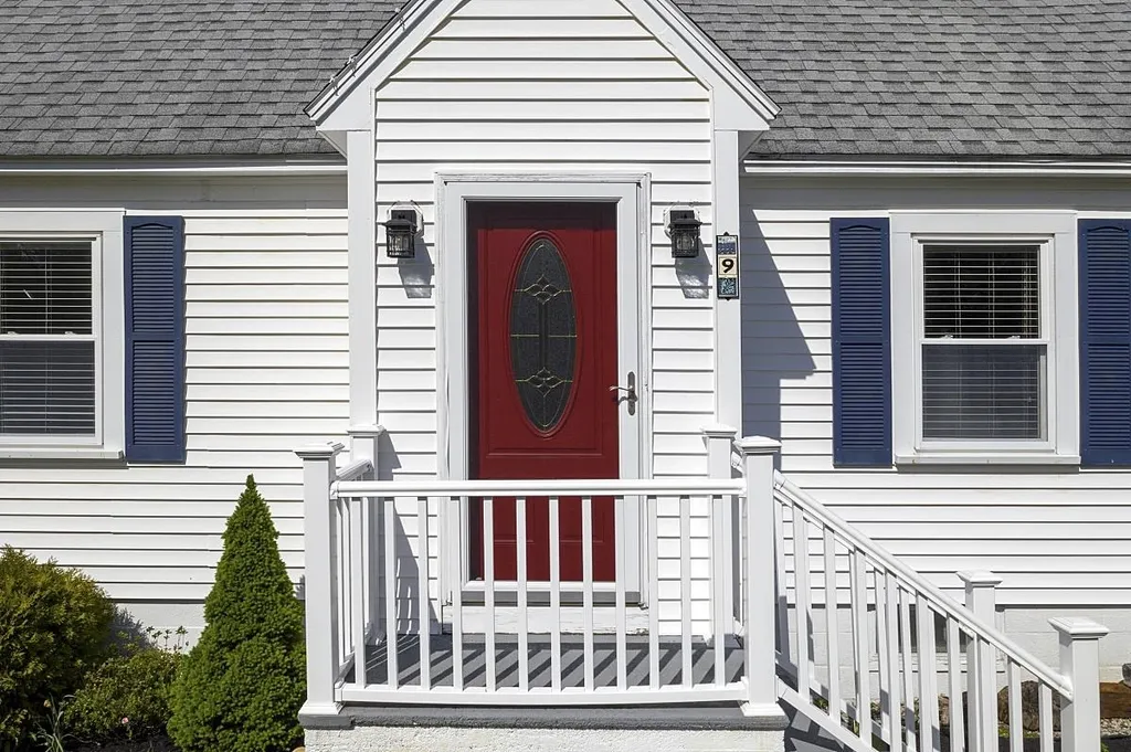 9 Post Road North Hampton NH 03862