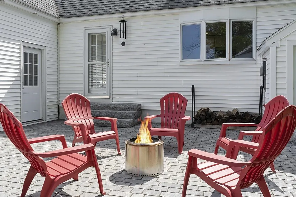 9 Post Road North Hampton NH 03862
