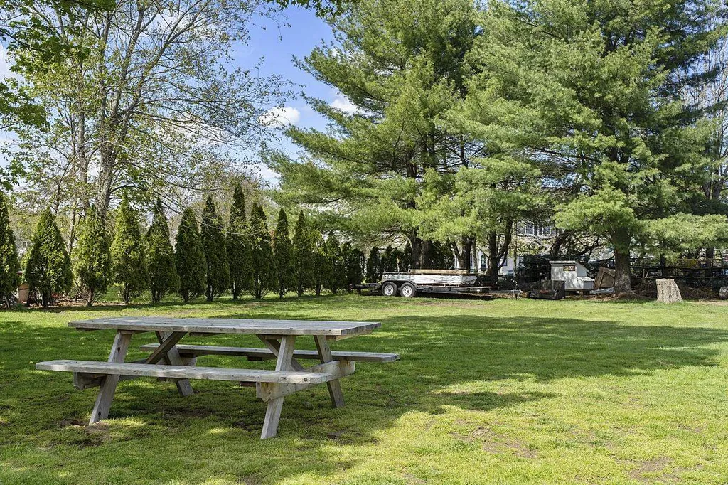 9 Post Road North Hampton NH 03862