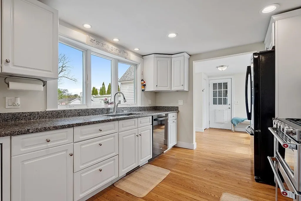 9 Post Road North Hampton NH 03862