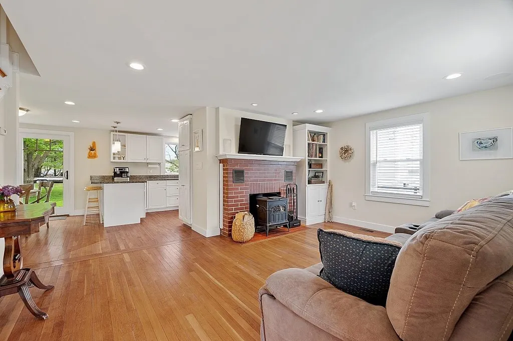 9 Post Road North Hampton NH 03862